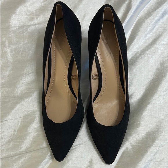 Elegant Black Suede Women's Pumps w/ 2.5” Heel - Picture 2 of 8